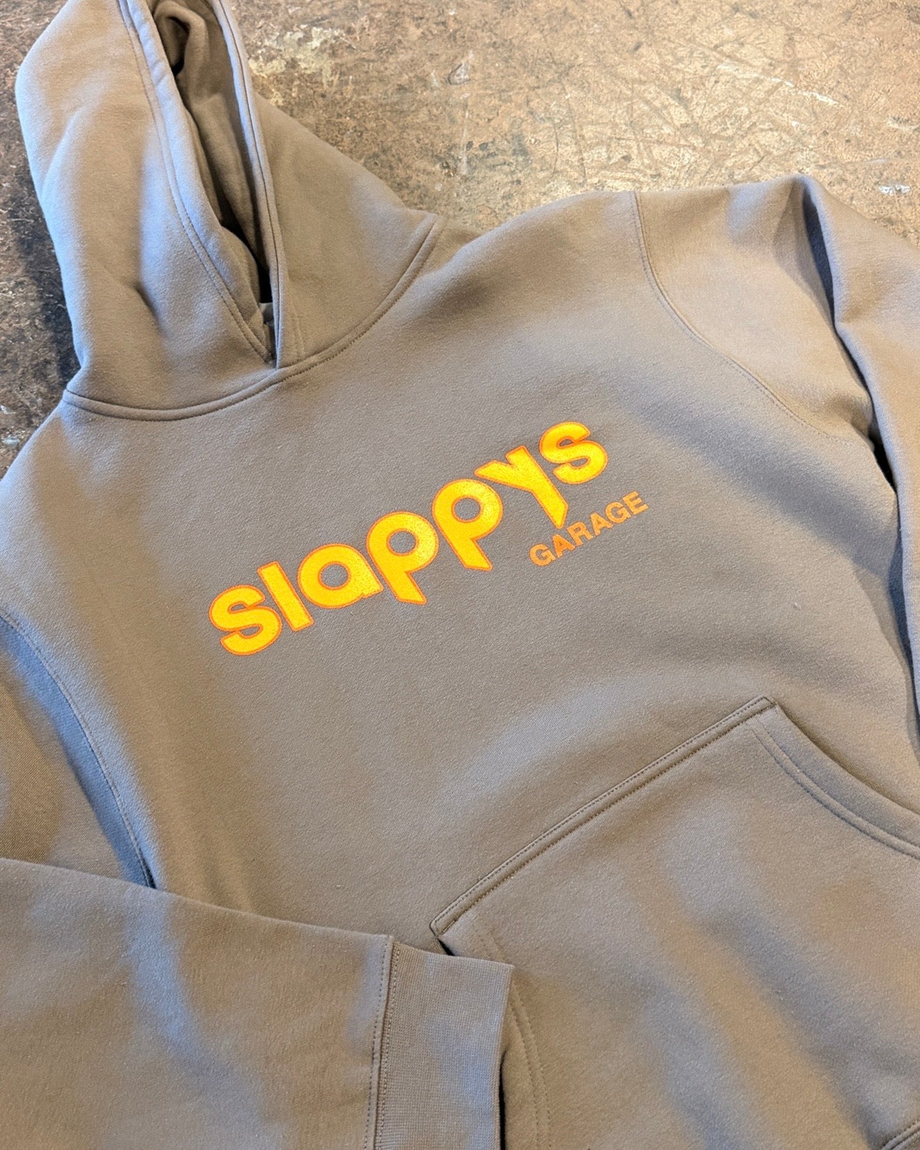 Team Hoodie in Brown
